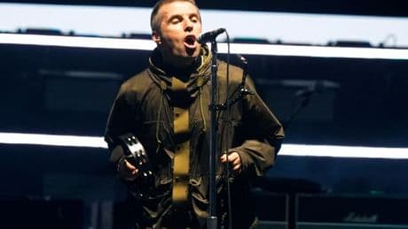 Oasis fans stunned as couple get engaged during emotional Heaton Park performance