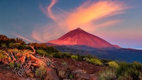 Tenerife tourists warned of 'potentially scary' volcano alert
