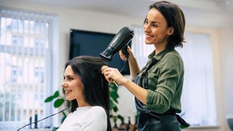 Trinkgeld beim Friseur: Was ist angemessen?