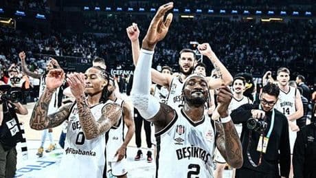 Potadaki derbide Beşiktaş Fibabanka, Fenerbahçe Beko'yu devirdi!