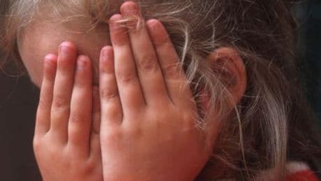 Gewalt in der Familie: Das passiert mit Kindern, wenn Mama und Papa zuschlagen