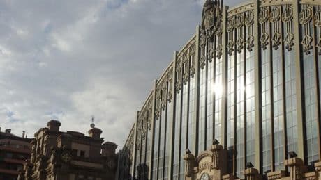El engañoso reloj de la estación del Nord de Barcelona
