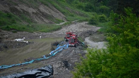 Roumanie : de fortes pluies inondent une mine de sel