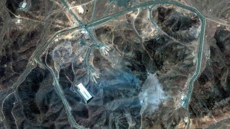 Trump attacca l’Iran e apre al cambio di regime: la missione Midnight Hammer su 3 siti nucleari