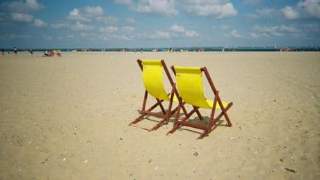 7 accesorios imprescindibles para disfrutar de unas vacaciones en la playa