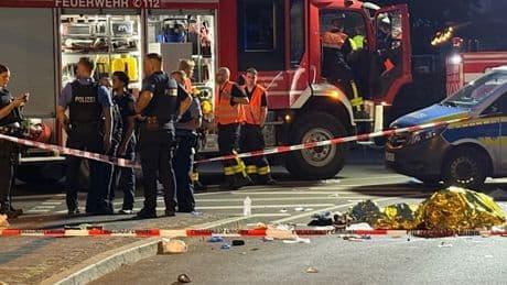 23-Jähriger überfährt E-Scooter, Zwillingsbrüder sterben – Haftbefehl erlassen