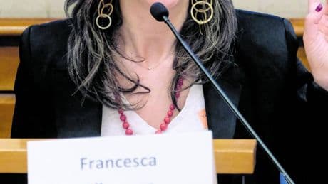 La pro Pal Albanese eroina del Pd. E Bari le regala le chiavi della città