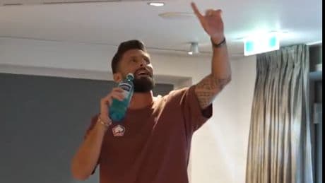 Ligue 1: Olivier Giroud «chante» Aïcha de Khaled, en vidéo son bizutage au LOSC