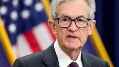 Le président de la Fed laisse la porte ouverte à des baisses de taux pour soutenir l’emploi aux États-Unis