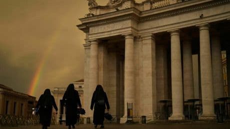 Kirchensteuer: Welche Vor- und Nachteile hat ein Kirchenaustritt?