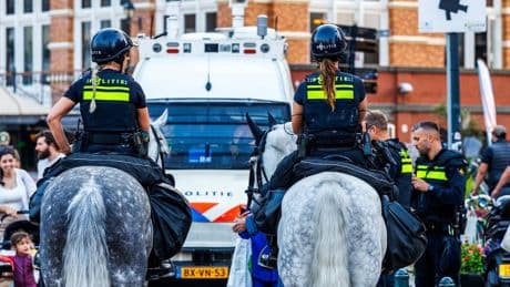 Tien aanhoudingen in onrustig Scheveningen