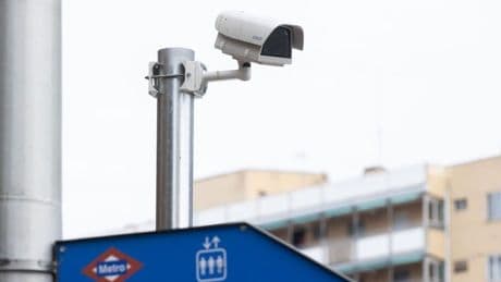 Cuidado al incorporarte: Tráfico instala cámaras con IA que multan con 200 euros