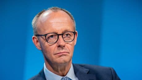 Merz sieht sich schon als Kanzler - doch er steht noch vor einer heiklen Wahl