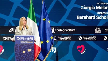 Giorgia Meloni al Meeting di Rimini: «Italia forte e autorevole, l’Europa ritrovi le sue radici»