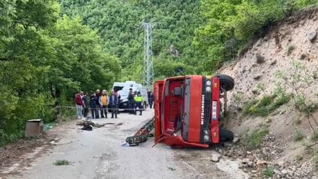 Kontrolden çıkan iş makinesi devrildi: 1 ölü, 2 yaralı