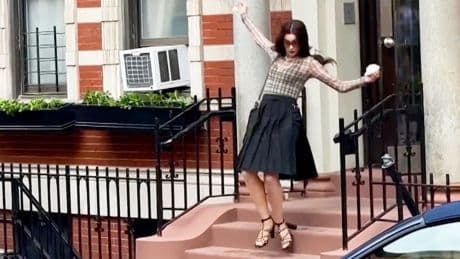 "Der Teufel trägt Prada 2": Anne Hathaway stürzt bei Dreharbeiten die Treppe hinunter