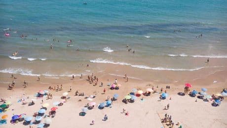 Cierran al baño cuatro playas del municipio valenciano de Oliva por contaminación fecal en el agua