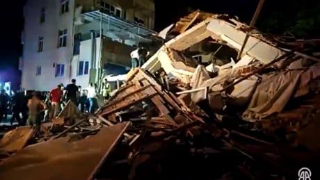 Al menos un muerto y una treintena de heridos por un terremoto de magnitud 6,1 en Turquía