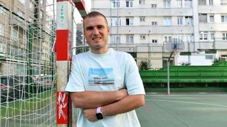 «En los 90 había muchos problemas de droga, el fútbol de barrio nos alejaba de ahí»
