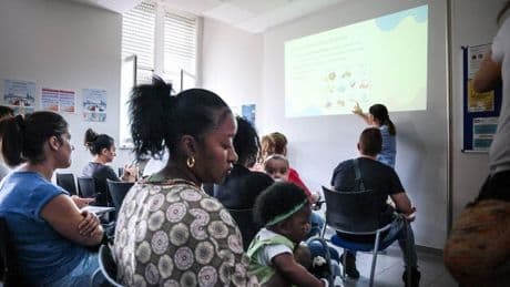 Osakidetza enseña a madres y padres a alimentar «mejor» a sus bebés