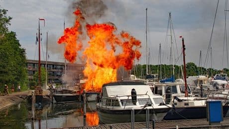 Gewonde bij gasexplosie op plezierjacht Arnemuiden