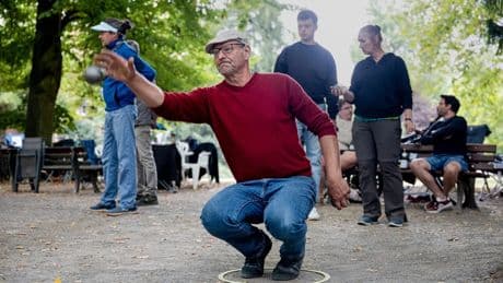 Pétanque im Park: Vor der Wutz sind alle gleich