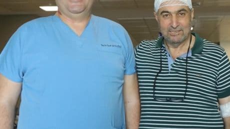 14 yıllık titreme ve yürüyüş bozukluğundan beyin piliyle kurtuldu
