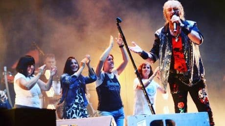 Los himnos que Medina Zahara hace cantar a coro en su despedida