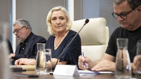 France: à Nouméa, Marine Le Pen réaffirme son rôle de premier plan