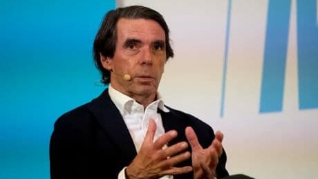 Aznar pide a Sánchez desde Faes que tome nota del cambio en Europa: "Quien frena al populismo es el centroderecha"