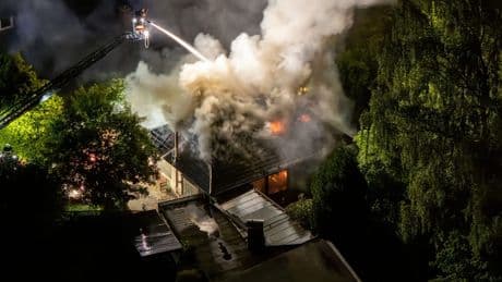Nach Hausbrand mit einem Toten - Akku-Staubsauger soll Todesfeuer ausgelöst haben