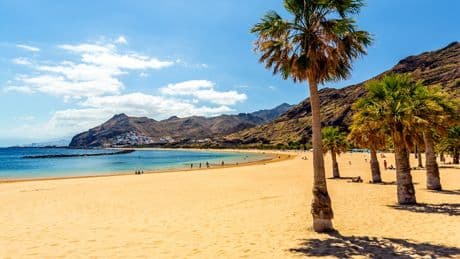 Last-minute Easter holiday bookings surge ahead of miserable UK weather