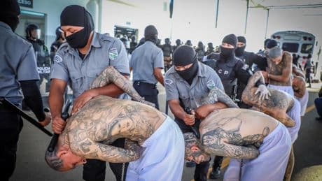 La Fiscalía venezolana abre una investigación contra Bukele por presunta tortura contra 252 migrantes en su 'mega cárcel'