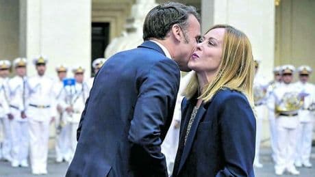 Dazi, il rapporto difficile (dopo il disgelo) tra Meloni e Macron che chiede ritorsioni immediate sul tema tariffe