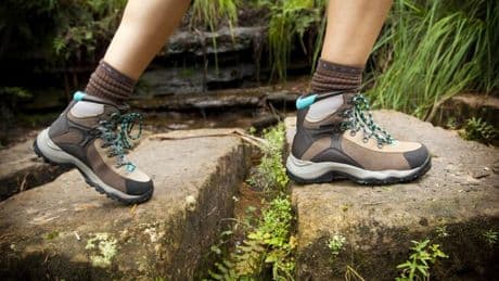 Semelle, matière... Comment bien choisir votre paire de chaussures de randonnée?