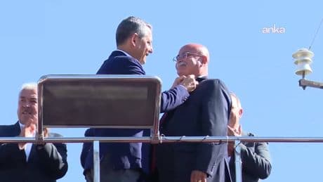 Son dakika... Özgür Özel duyurdu: Bir belediye CHP'ye geçti