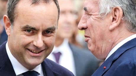 À Matignon, Sébastien Lecornu joue la carte de la sobriété face au verbe de François Bayrou