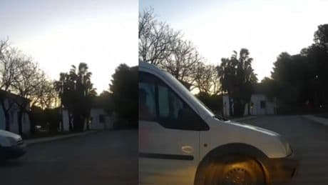 Se salta un 'stop' en una calle de València y, de no ser por el frenazo de un coche, no lo cuentan: ”¡Y encima va sin luces!”