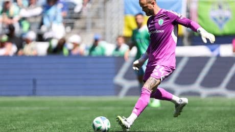 Sounders goalie Stefan Frei taken off field in ambulance in scary MLS scene