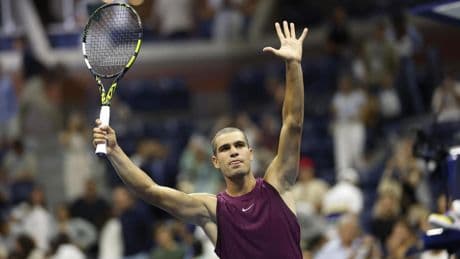 Carlos Alcaraz despacha por la vía rápida al gigante Opelka y su potente saque y avanza a segunda ronda del US Open