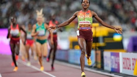 Fayth Kipyegon iguala a El Guerrouj con su cuarto título mundial de 1.500 y Marta Pérez acaba novena