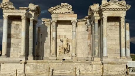 Laodikya ve Tripolis antik kentlerindeki kazı çalışmaları devam ediyor