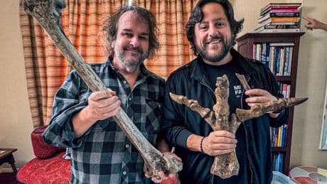 Lord of the Rings director backs de-extinction project