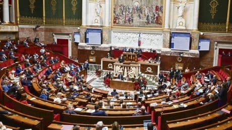 « Contre la science, contre la santé, contre l’intérêt général » : la loi Duplomb, un texte explosif qui relance les pesticides interdits et attaque la gauche