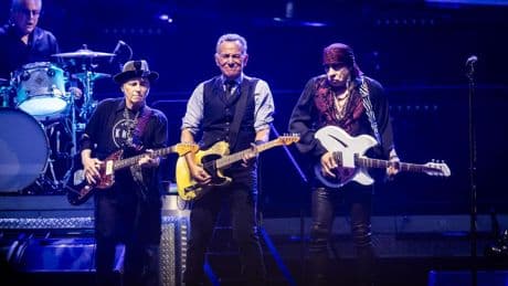 Un Bruce Springsteen indignado convence a San Sebastián