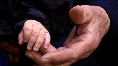 Meinung: Es gibt kein Recht auf Enkelkinder