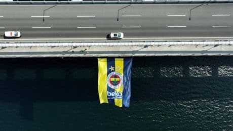 Fenerbahçe Beko'nun bayrakları, 1915 Çanakkale ve Osmangazi Köprüsüne asıldı