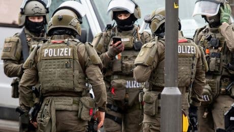 Lehrerin an Berufsschule in Essen niedergestochen: 17-Jähriger unter Tatverdacht