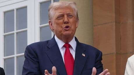 Donald Trump mocked as bagpipes drown him out in front of Keir Starmer