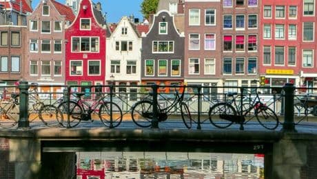 Tasse di soggiorno, quali sono le più alte in Europa? Da Amsterdam alle città italiane: la classifica